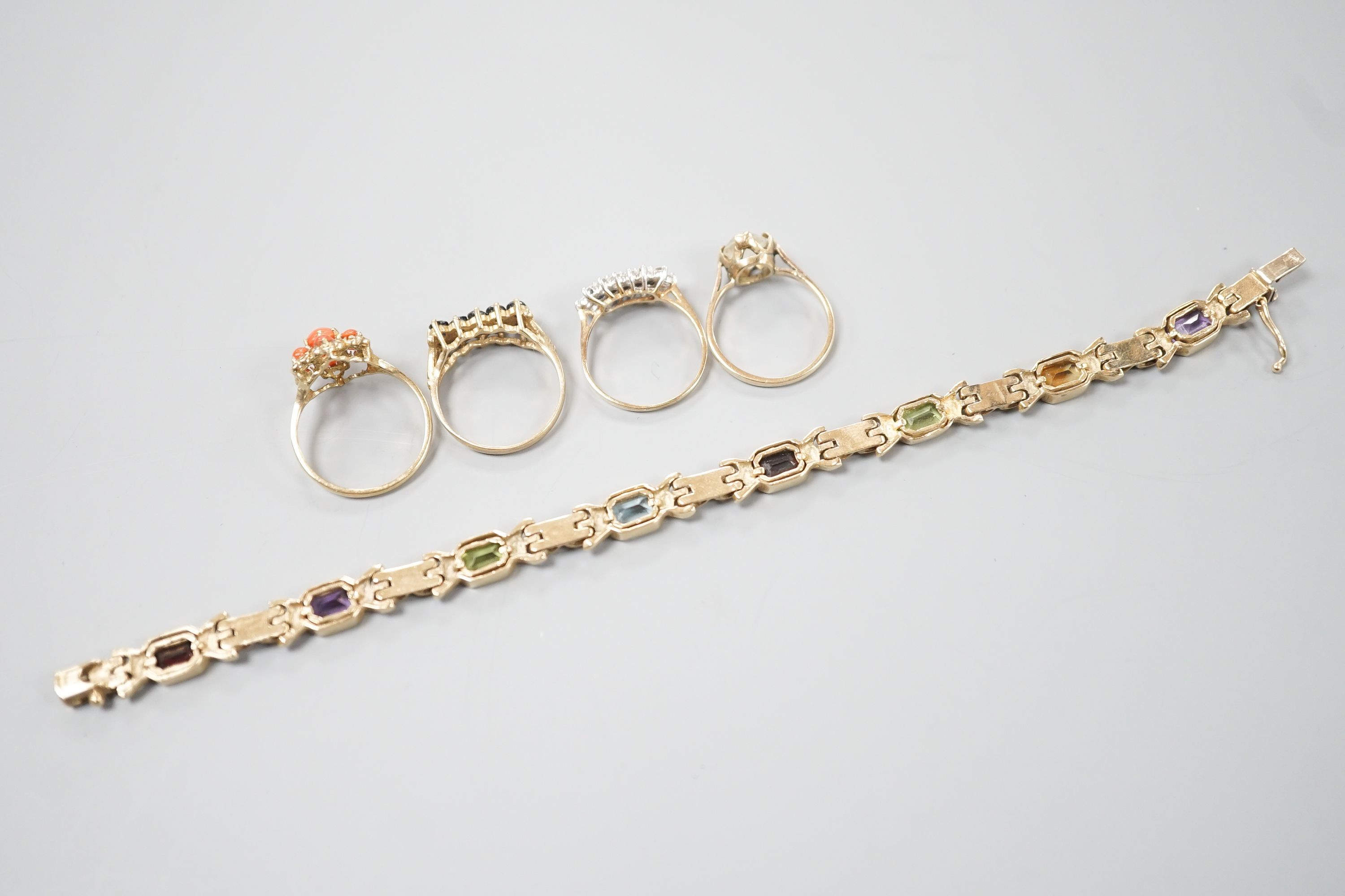 A modern 9ct gold and gem set bracelet and four assorted 9ct gold dress rings, gross 24.8 grams